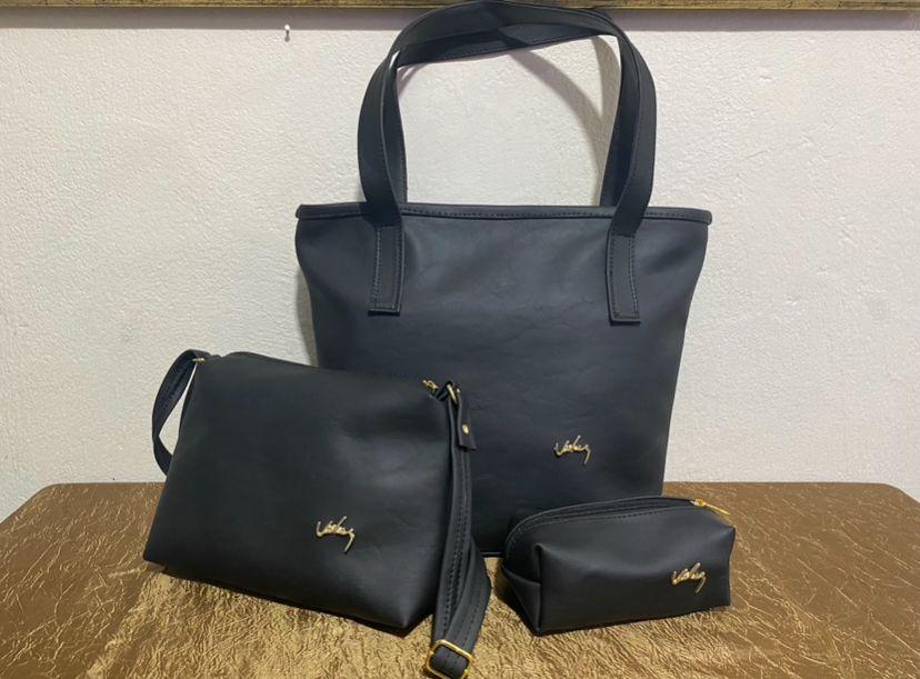 Trío Dama en Cuero Sintético DACOTA: Bolso de Mano + Carriel Pequeño + Monedero (Réplica Vélez) | Varios Colores